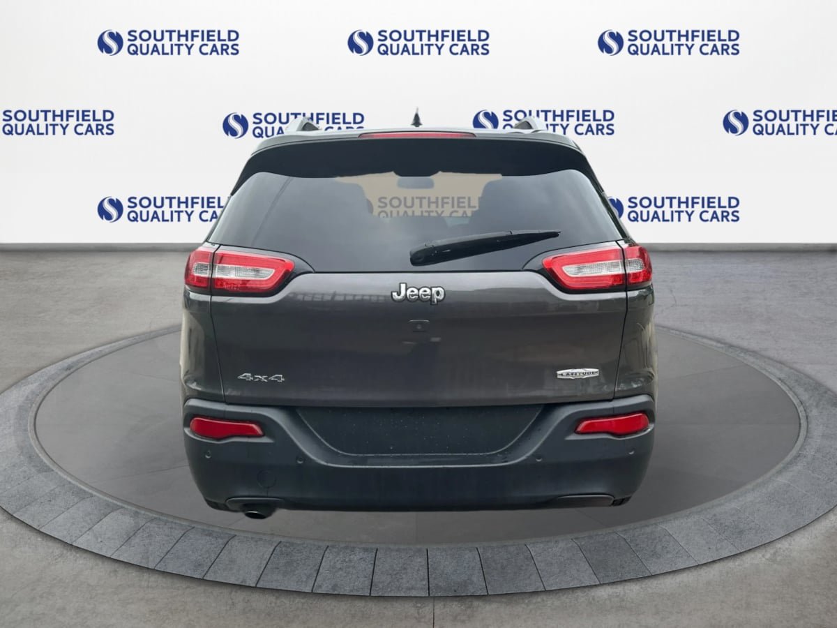 Used 2016 Jeep Cherokee Latitude w/ Safety/Convenience Group AWD/4WD image 5