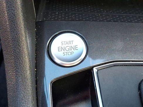 Used 2021 Volkswagen Tiguan SE R-Line image 31