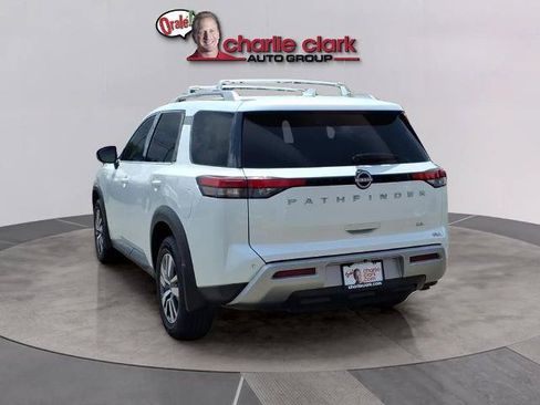 Certified 2025 Nissan Pathfinder SL FWD image 3