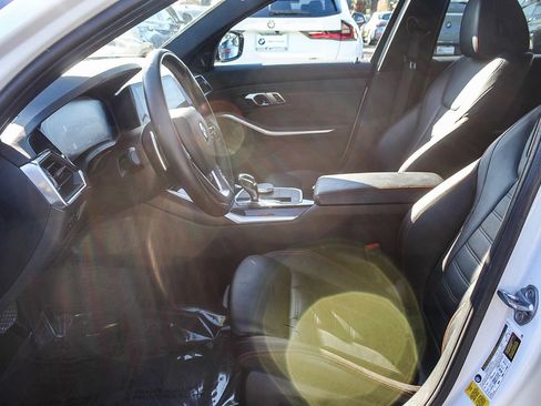 Used 2019 BMW 330i Sedan w/ Premium Package image 17