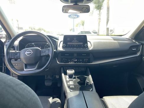 Used 2025 Nissan Rogue SV FWD image 19