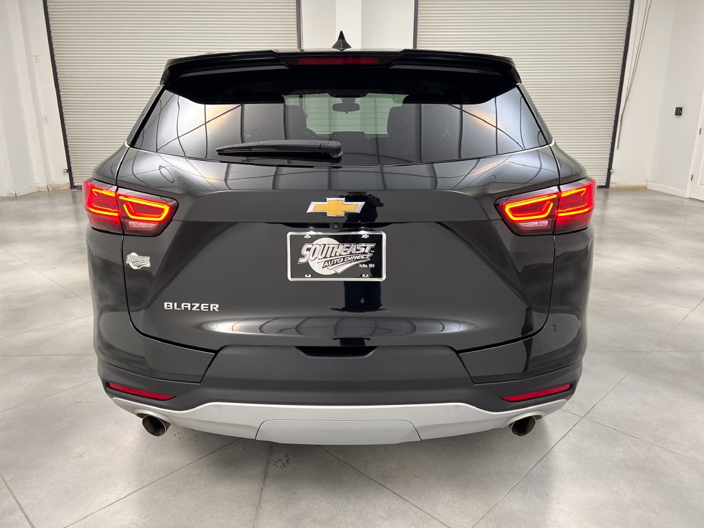 Used 2025 Chevrolet Blazer LT FWD image 8