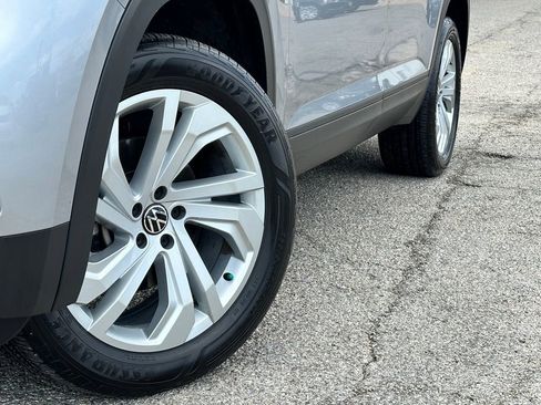 Used 2023 Volkswagen Atlas SE image 2