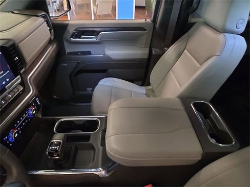 Used 2025 GMC Sierra 1500 SLT w/ SLT Convenience Package image 21