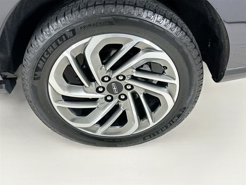 Used 2025 Lincoln Navigator Reserve image 33