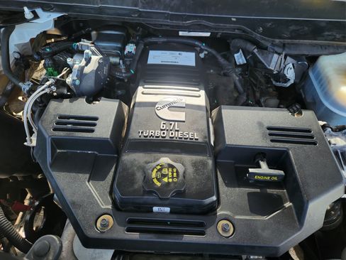 Used 2024 RAM 3500 Tradesman w/ Chrome Appearance Group AWD/4WD image 31
