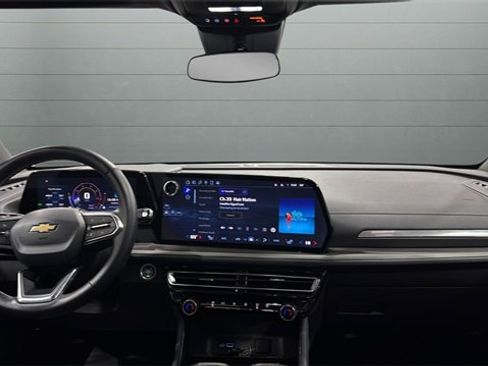 Used 2025 Chevrolet Traverse LT image 10