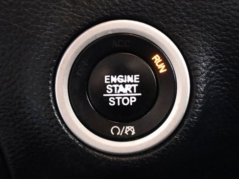 Used 2016 Dodge Challenger SXT image 18