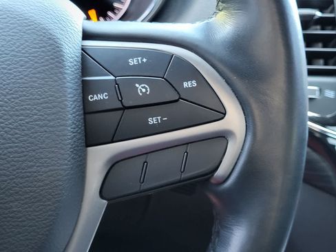 Used 2021 Jeep Grand Cherokee Laredo X AWD/4WD image 18