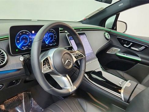 Used 2023 Mercedes-Benz EQE 500 4MATIC SUV w/ Exclusive Trim Package image 18