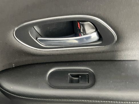 Used 2017 Honda HR-V EX image 32