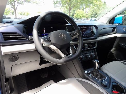 Used 2022 Volkswagen Taos SE image 8