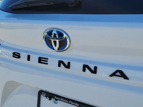 Used 2024 Toyota Sienna LE image 12