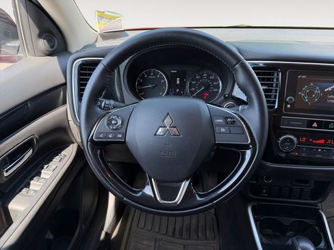 Used 2019 Mitsubishi Outlander SE AWD/4WD image 13