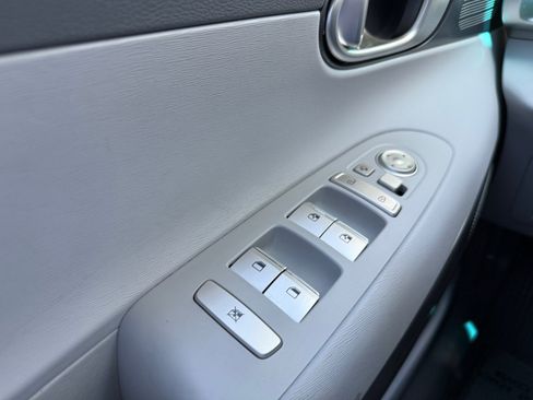 Used 2022 Hyundai Nexo Blue image 17