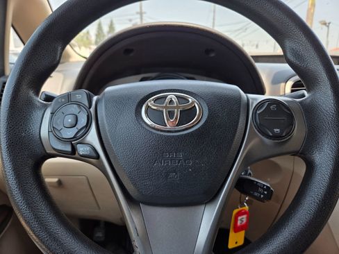 Used 2013 Toyota Venza XLE image 17