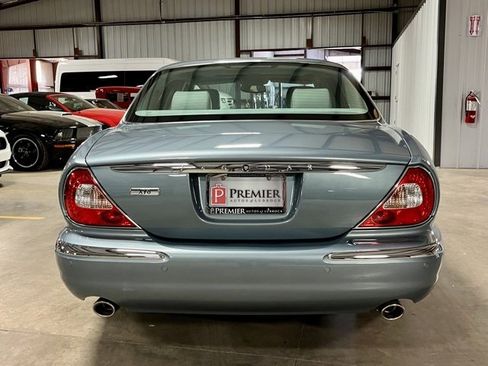 Used 2004 Jaguar XJ8 image 7