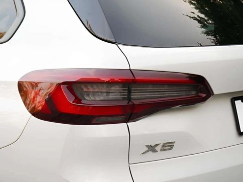 Used 2022 BMW X5 xDrive40i AWD/4WD image 22
