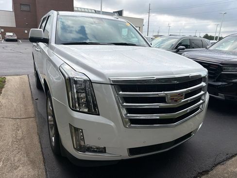 Used 2020 Cadillac Escalade Premium Luxury AWD/4WD image 5