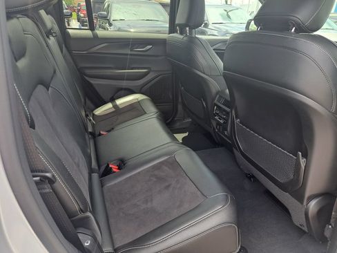Used 2024 Jeep Grand Cherokee Altitude AWD/4WD image 25