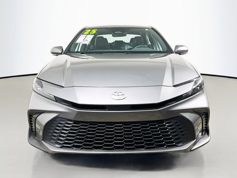 Used 2025 Toyota Camry SE image 11