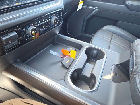 Used 2025 Chevrolet Silverado 2500 High Country image 51