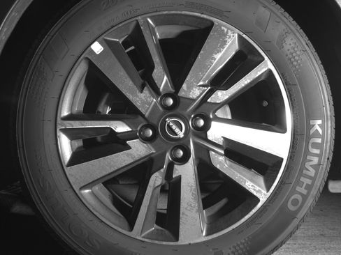 Used 2025 Nissan Versa SV image 12