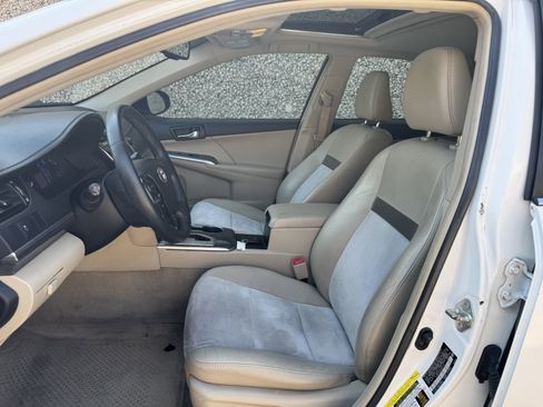 Used 2012 Toyota Camry XLE w/ Leather Pkg image 13