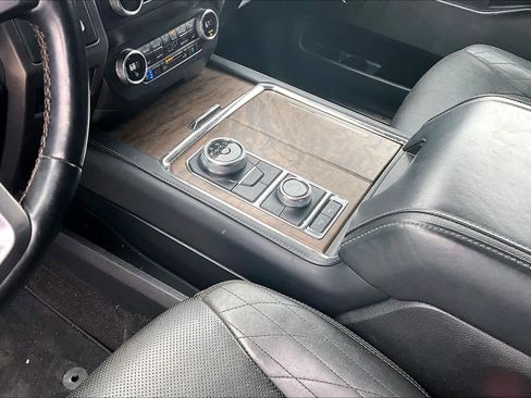 Used 2019 Ford Expedition Platinum image 16