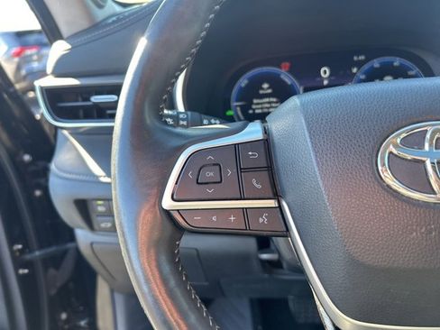Used 2023 Toyota Highlander Limited image 16