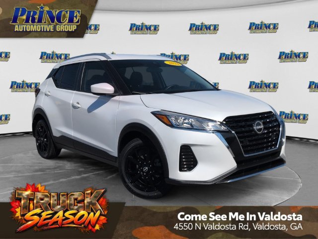 Used 2023 Nissan Kicks SV FWD image 1