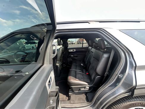 Used 2022 Ford Explorer ST-Line w/ Class IV Trailer Tow Package AWD/4WD image 13