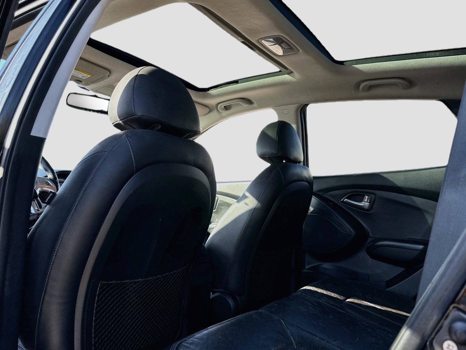 Used 2011 Hyundai Tucson Limited w/ Premium Pkg 3 FWD image 10
