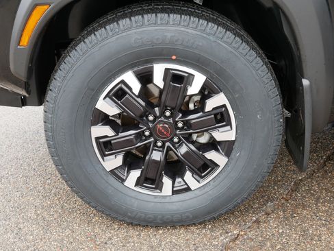 Used 2022 Nissan Frontier PRO-4X image 15