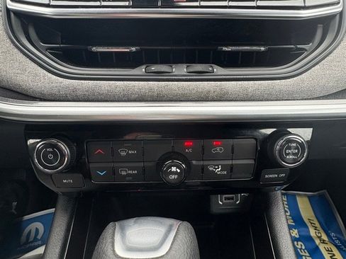 Used 2024 Jeep Compass Sport image 17