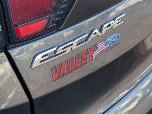 Used 2017 Ford Escape SE image 12