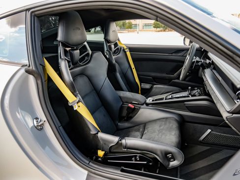 Used 2024 Porsche 911 Carrera GTS RWD image 45