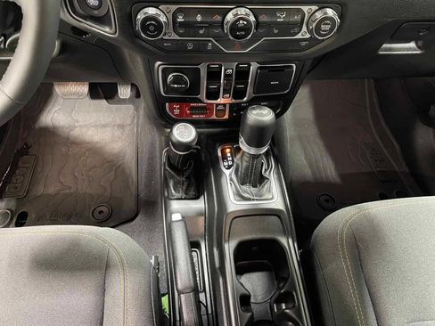 Used 2025 Jeep Wrangler Unlimited Sport AWD/4WD image 13