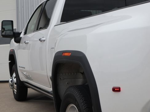 Used 2024 GMC Sierra 3500 Denali Ultimate AWD/4WD image 9