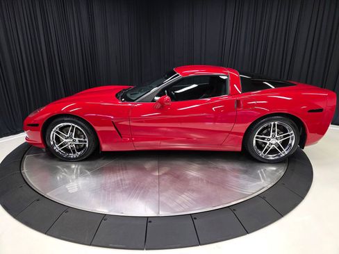 Used 2006 Chevrolet Corvette Coupe w/ Preferred Equipment Group RWD image 10
