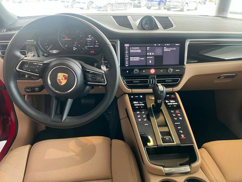 Certified 2025 Porsche Macan image 17