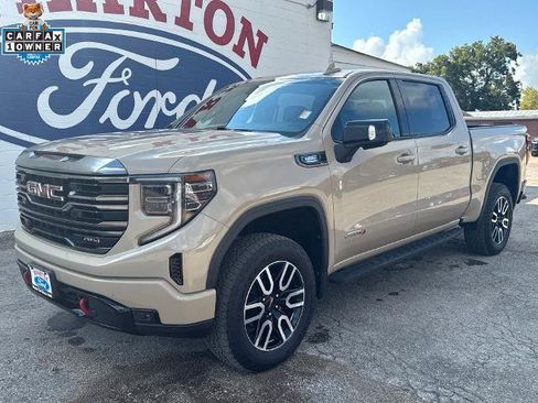 Used 2022 GMC Sierra 1500 AT4 w/ AT4 Preferred Package AWD/4WD image 1