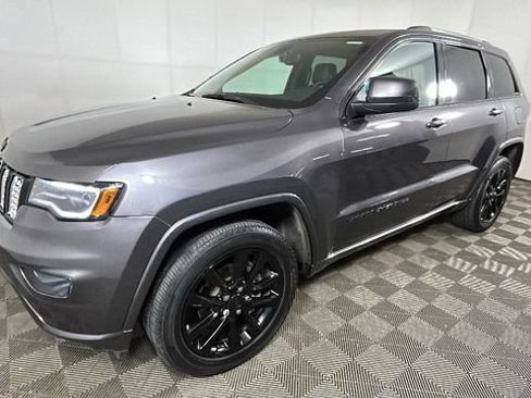 Used 2020 Jeep Grand Cherokee Altitude AWD/4WD image 7