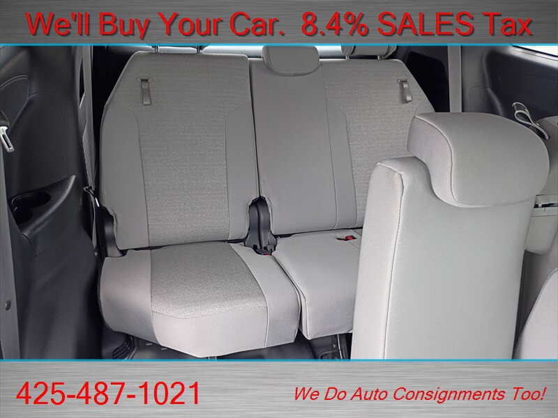 Used 2025 Toyota Sienna LE FWD image 16