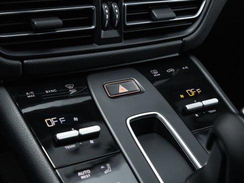 Certified 2026 Porsche Macan AWD/4WD image 26