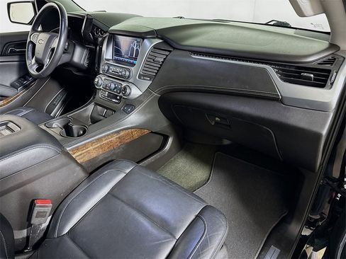 Used 2017 Chevrolet Suburban LT image 31
