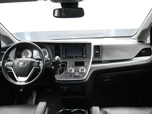 Used 2020 Toyota Sienna SE Premium image 50
