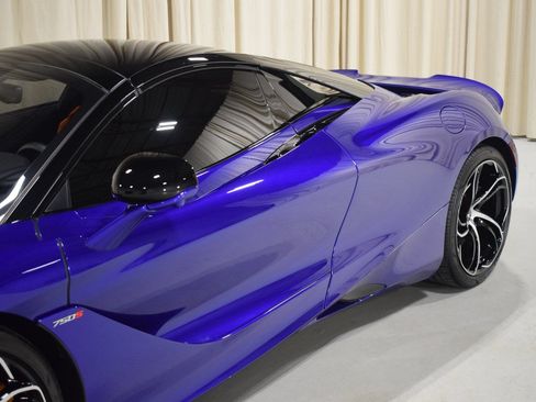 Used 2024 McLaren 750S Spider RWD image 3
