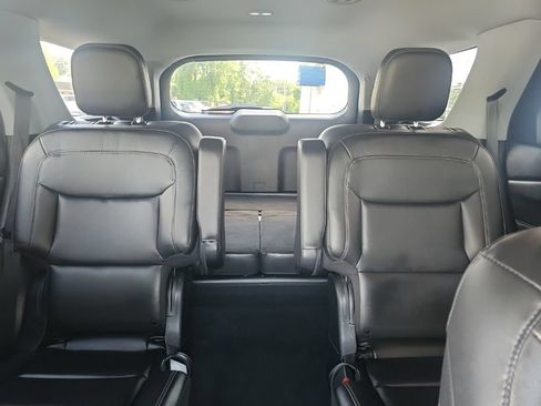 Used 2022 Ford Explorer XLT w/ Equipment Group 202A AWD/4WD image 10