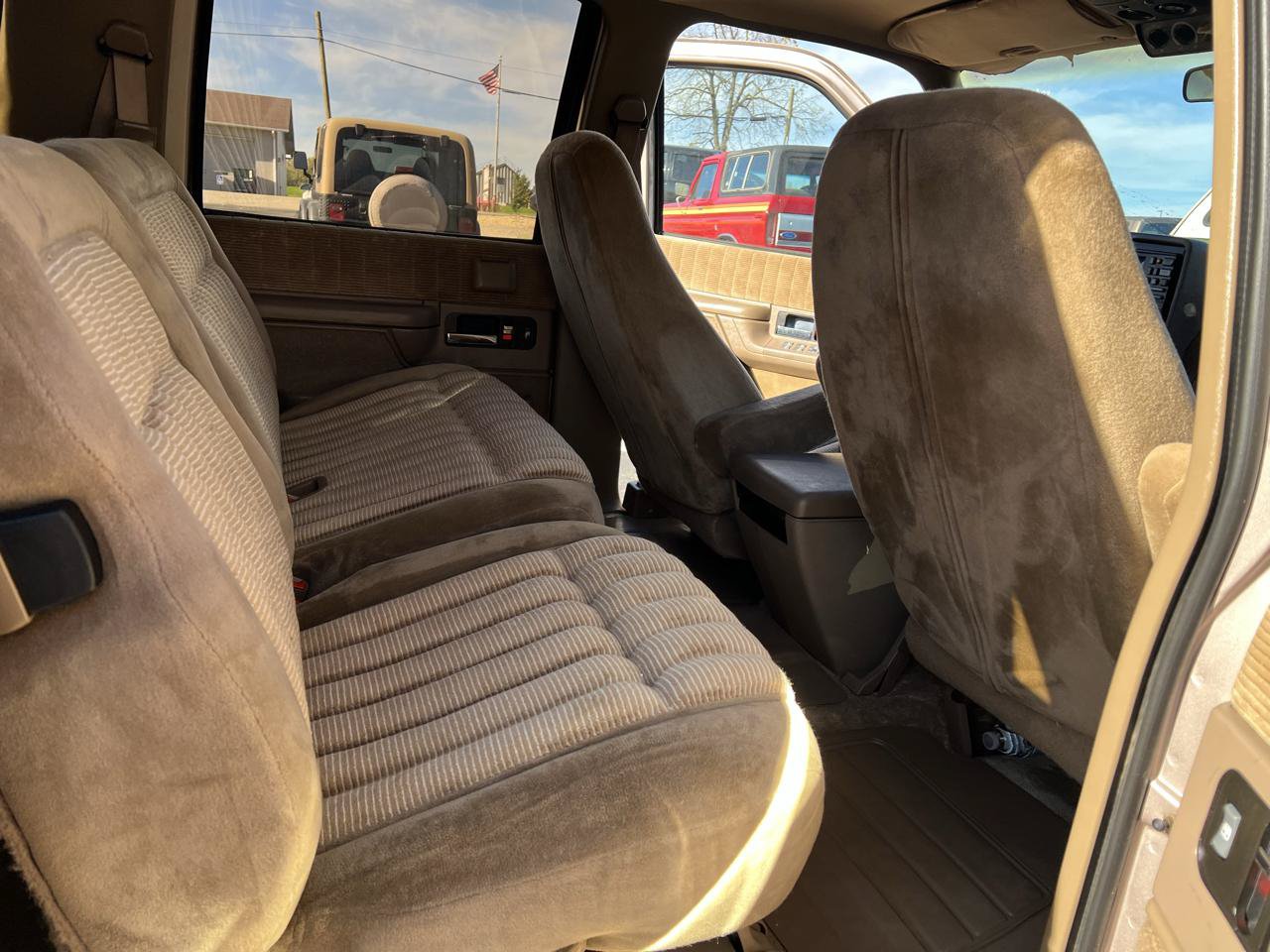 Used 1992 Chevrolet Suburban 4WD image 15